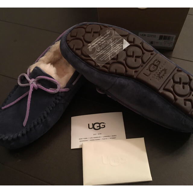 UGG(アグ)のUGG 未使用 モカシン 23cm！ネイビー レディースの靴/シューズ(スリッポン/モカシン)の商品写真