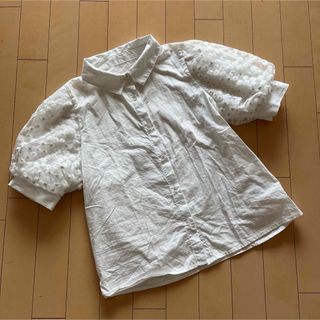 【月末削除】刺繍　花　パフスリーブ　ブラウス　韓国