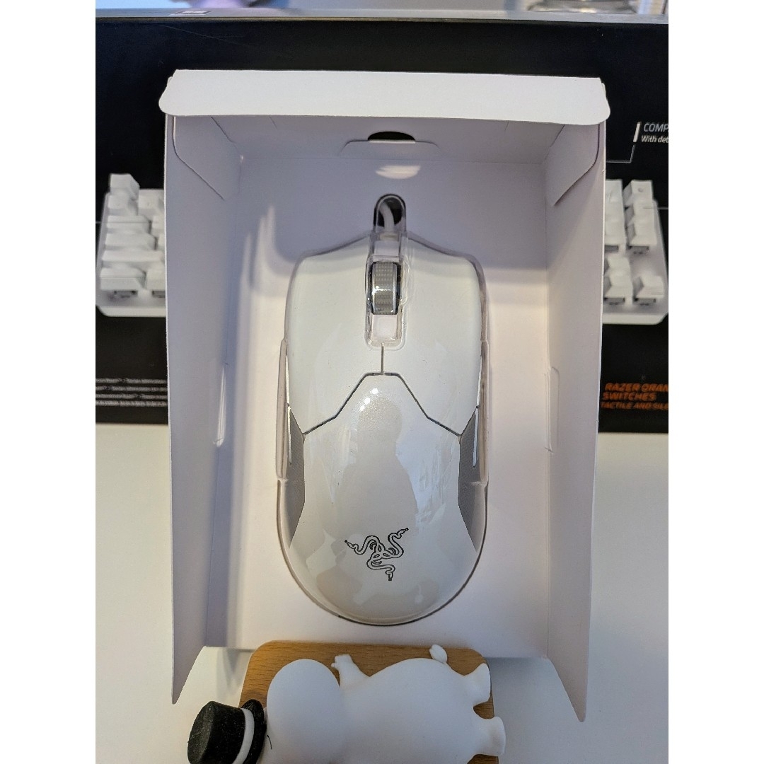 Razer(レイザー)のRazer VIPER-Mercury White 有線マウス スマホ/家電/カメラのPC/タブレット(PC周辺機器)の商品写真