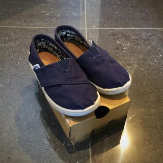 トムズ(TOMS)の14㌢ キャンバス地ネイビー(フラットシューズ)