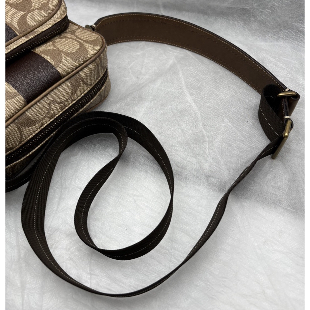 COACH(コーチ)のCOACH コーチ　シグネチャー　ショルダーバッグ 70078 レディースのバッグ(ショルダーバッグ)の商品写真