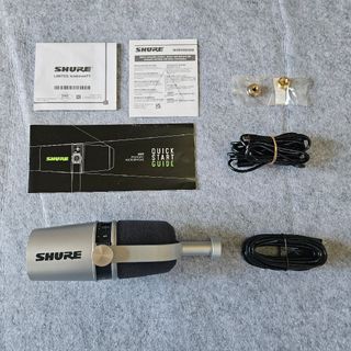 シュア(SHURE)の【送料無料】SHURE MV7 ダイナミックマイク シルバー(マイク)