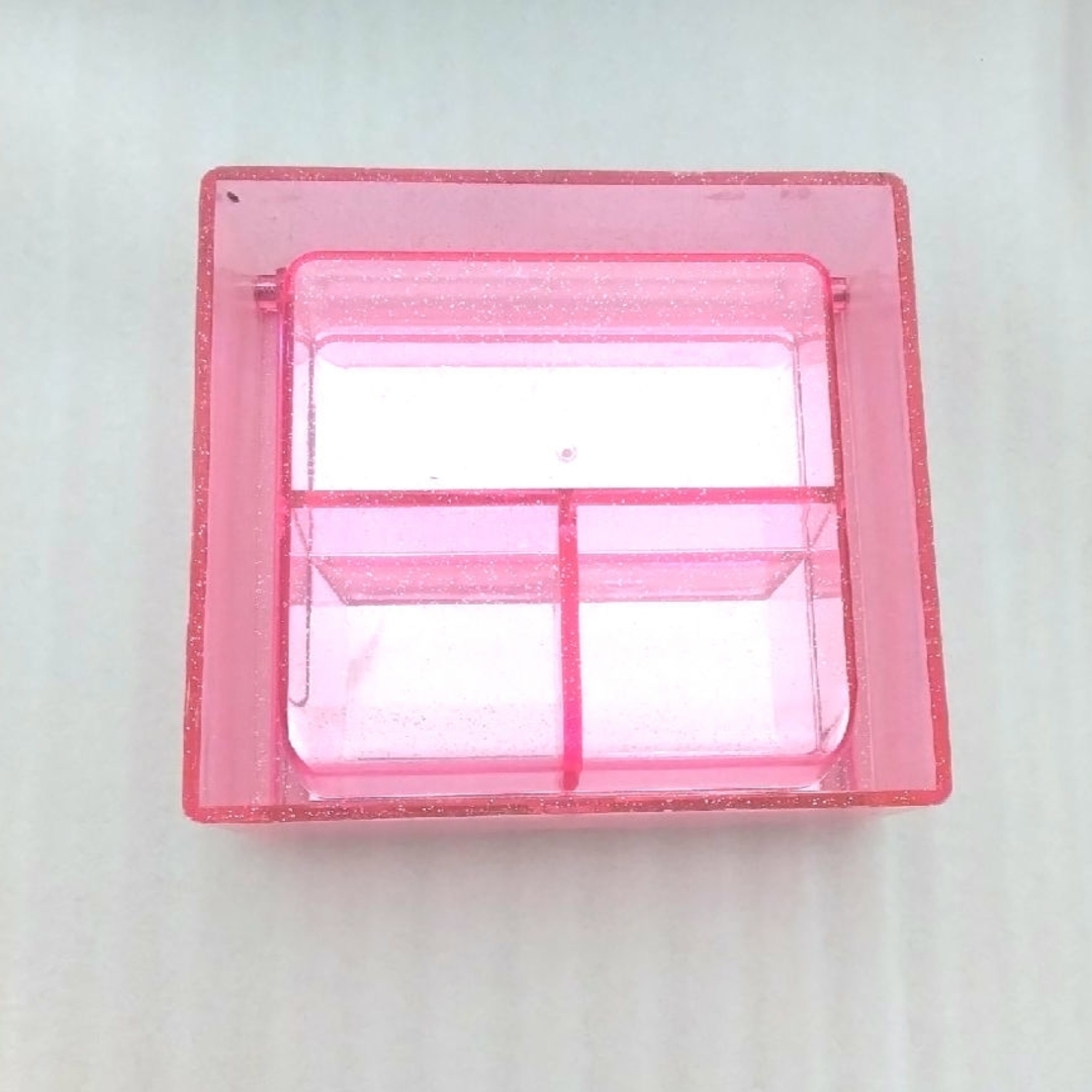 チャーミーキティ　ラメ入り　ミラー付き　小物入れ　 エンタメ/ホビーのおもちゃ/ぬいぐるみ(キャラクターグッズ)の商品写真