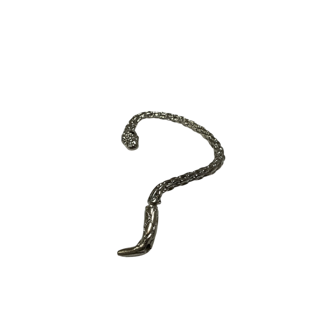 【新品未使用品】ピアス　イヤーカフ　左耳用　スネーク　シルバー　蛇　銀 レディースのアクセサリー(ピアス)の商品写真