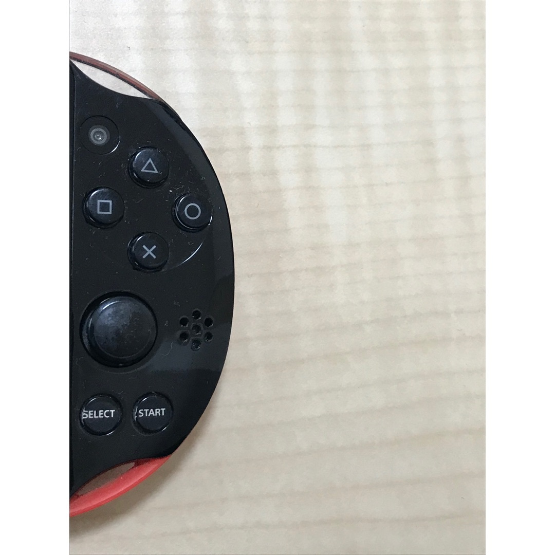 PlayStation Vita(プレイステーションヴィータ)の✨PSVITA PCH-2000本体＋ソフト10本セット✨16GSD付 エンタメ/ホビーのゲームソフト/ゲーム機本体(携帯用ゲーム機本体)の商品写真