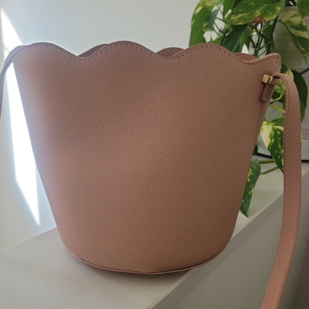 natural couture(ナチュラルクチュール)の美品natural couture 　ミルクロータス　ショルダーバッグ2個セット レディースのバッグ(ショルダーバッグ)の商品写真