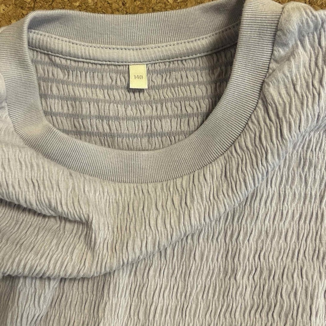GU(ジーユー)のgu 女の子トップス 140cm キッズ/ベビー/マタニティのキッズ服女の子用(90cm~)(Tシャツ/カットソー)の商品写真