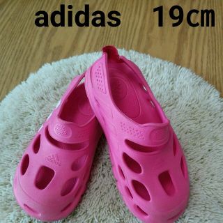 アディダス(adidas)のアディダス　19㎝　サンダル(サンダル)