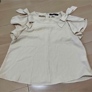 アンアナザーアンジェラス(an another angelus)のan another angelus 肩リボンノースリーブカットソー(シャツ/ブラウス(半袖/袖なし))