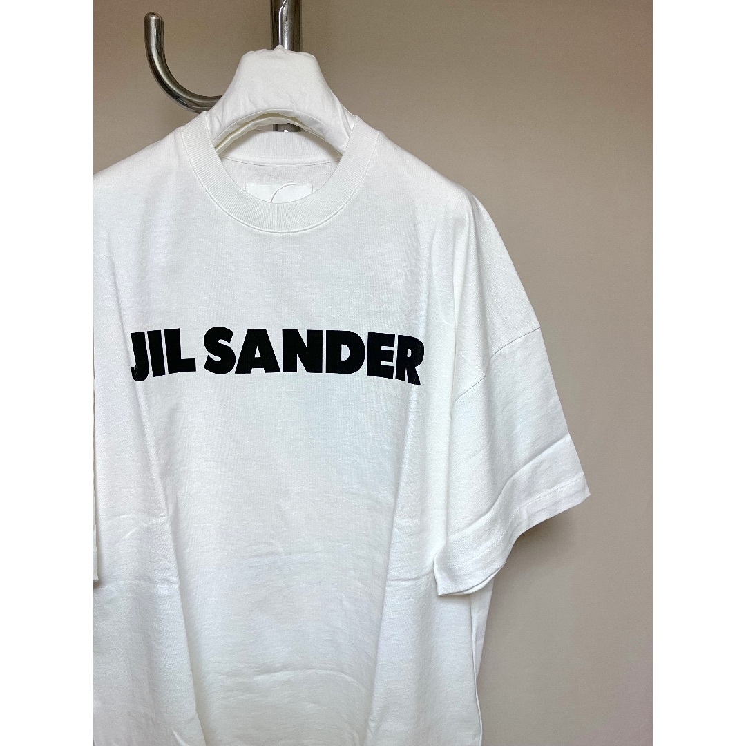 JIL SANDER(ジルサンダー)の新品 S JIL SANDER 23ss ブランドロゴTシャツ 白 17978 メンズのトップス(Tシャツ/カットソー(半袖/袖なし))の商品写真