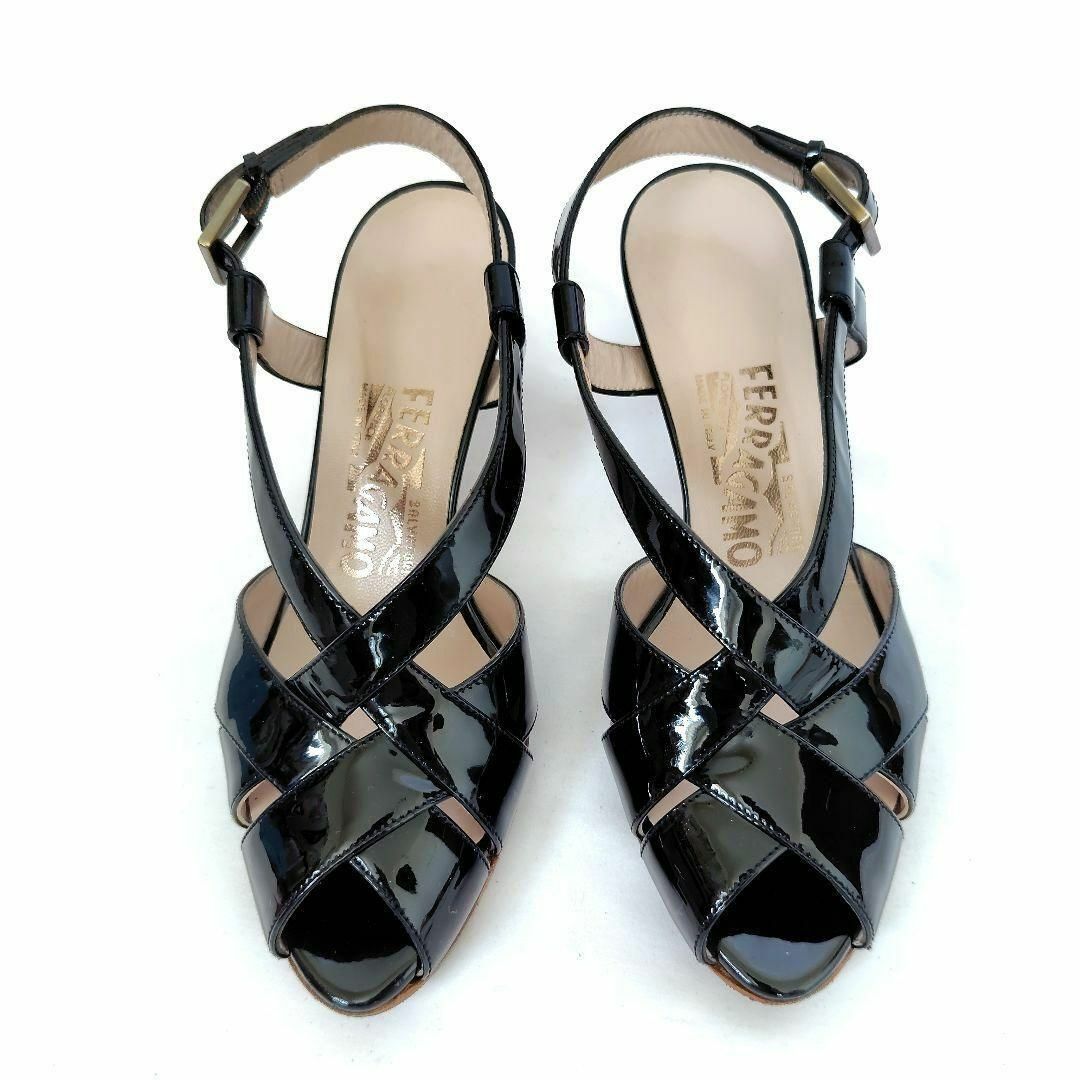 小さいサイズ☆Ferragamo【フェラガモ】エナメル ストラップ サンダル 黒 Salvatore Ferragamo - 小さいサイズ☆Ferragamo【フェラガモ