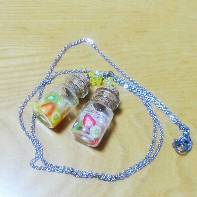 chisato様専用☆小瓶のネックレス レディースのアクセサリー(ネックレス)の商品写真