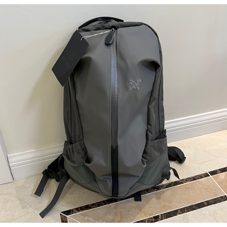 アークテリクス(ARC'TERYX)の新作アークテリクス アロー22バッグパック/リュック グレー233(バッグパック/リュック)
