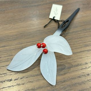 花しおり】 かんざし ゆり 着物 髪飾り　マット　乳白色　透け感　赤玉(その他)