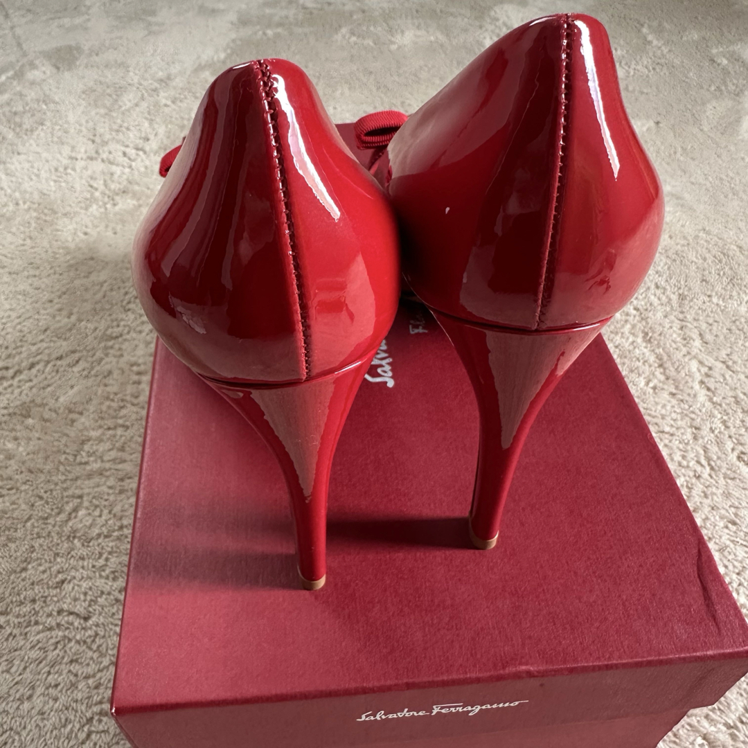 Salvatore Ferragamo - フェラガモ ヴァラリボン パンプス 6 1