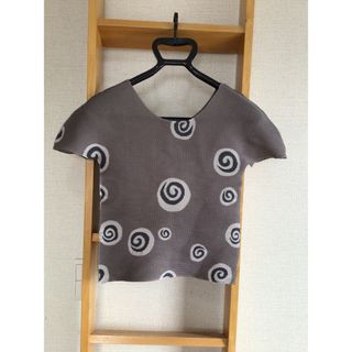 イッセイミヤケ(ISSEY MIYAKE)のISSEY MIYAKE me  ミーイッセイミヤケ　トップス(Tシャツ(半袖/袖なし))