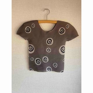 イッセイミヤケ(ISSEY MIYAKE)のISSEY MIYAKEme イッセイミヤケトップス美品(Tシャツ(半袖/袖なし))