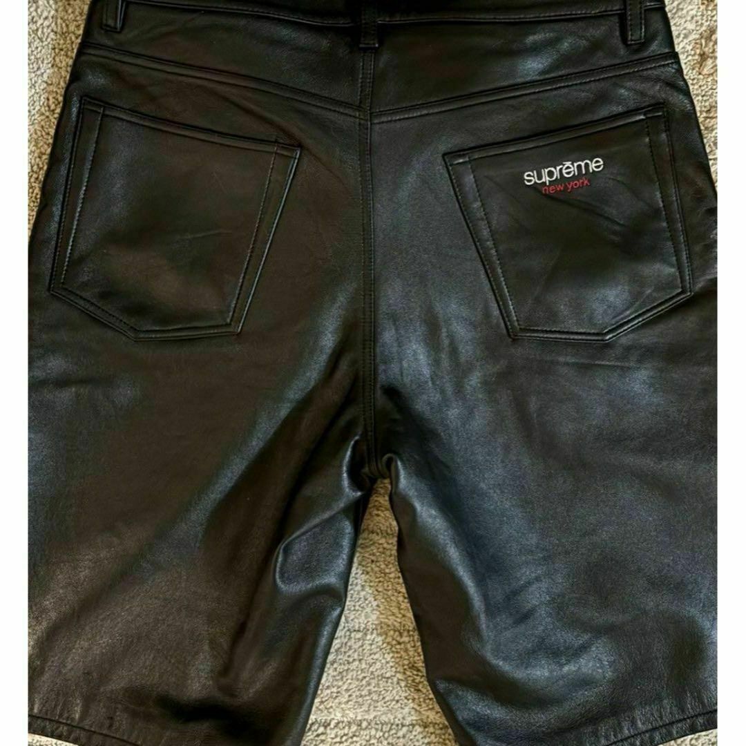 Supreme(シュプリーム)のSupreme Baggy Leather Short "Black" 34 メンズのパンツ(ショートパンツ)の商品写真