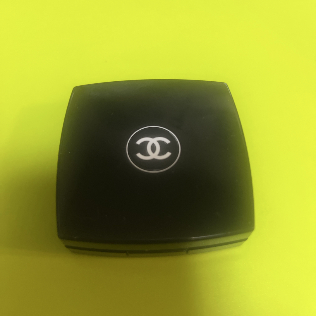 CHANEL(シャネル)のCHANEL オンブルエサンシエル 228 ローズシャルネル　アイシャドウ コスメ/美容のベースメイク/化粧品(アイシャドウ)の商品写真