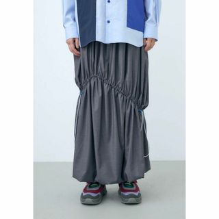 ナゴンスタンス(nagonstans)のnågonstans ナゴンスタンス ストリング ギャザー スカート グレー(ロングスカート)