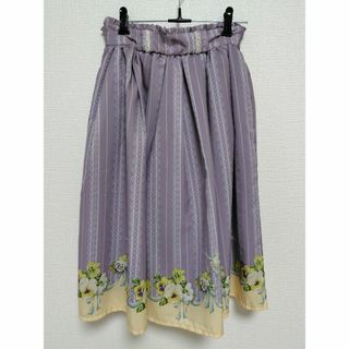 アクシーズファムポエティック(axes femme POETIQUE)のアクシーズファム　ラベンダー　スカート　パンジー柄　axes femme(ひざ丈スカート)
