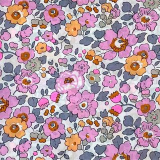 リバティ(LIBERTY.)の輸入リバティ タナローン★ベッツィ peonia ネオンピンク★50cm(生地/糸)