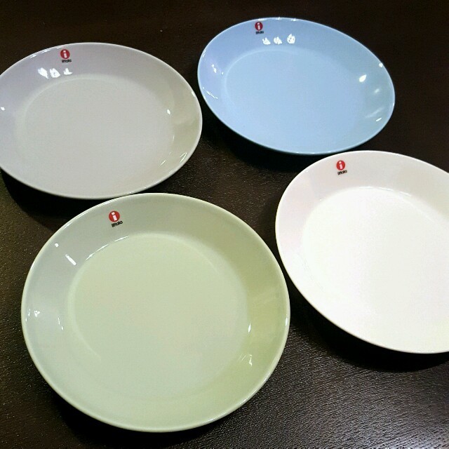 iittala(イッタラ)のティーマ 17cm 廃盤&新作 4枚セット　イッタラ インテリア/住まい/日用品のキッチン/食器(食器)の商品写真