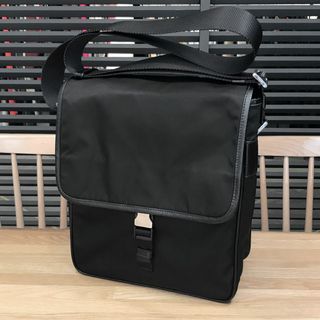 プラダ(PRADA)の超美品 プラダ ナイロン 斜め掛けショルダーバッグ メッセンジャーバッグ 黒(ショルダーバッグ)