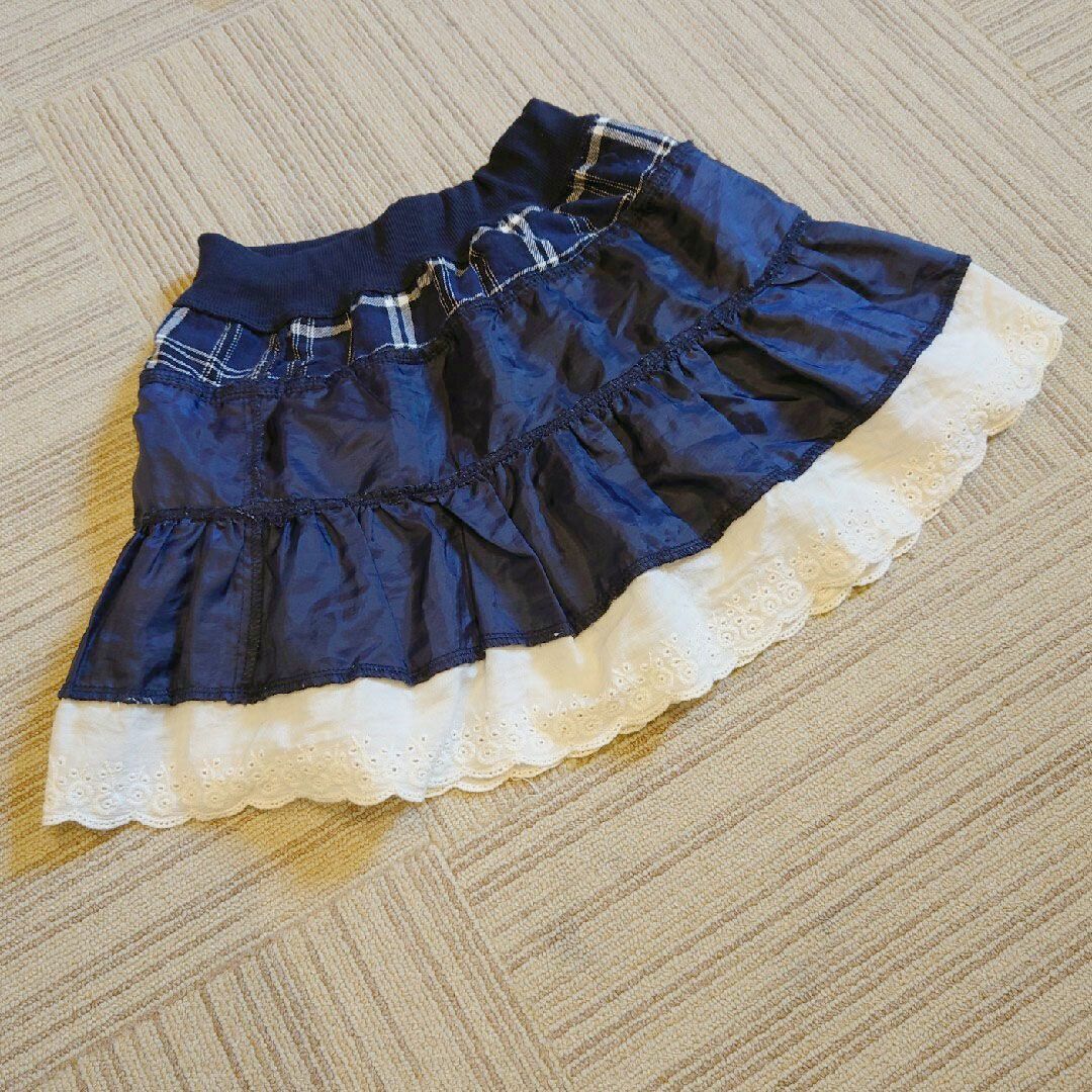 西松屋(ニシマツヤ)の120cm 西松屋　タータンチェック　フリルスカート　ミニスカート　ネイビー キッズ/ベビー/マタニティのキッズ服女の子用(90cm~)(スカート)の商品写真