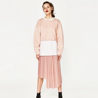 ザラ(ZARA)の今期ZARAピンクプリーツスカート (ひざ丈スカート)