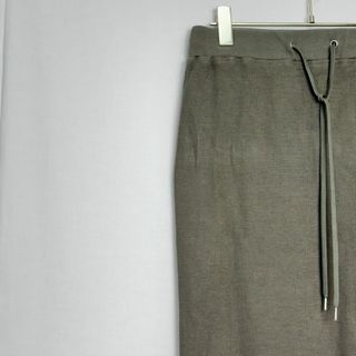 良品✨ GU ジーユー スカート スウェット カーキ 大きめ ひも付き タイト