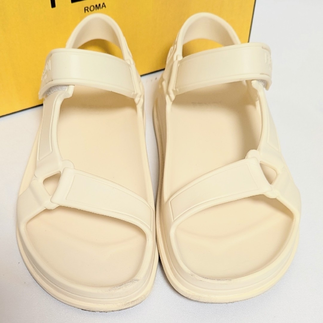 見逃し厳禁！おトクな FENDI - 軽い ロゴ 靴 ラバーサンダル 良品◎箱付き□FENDI 靴