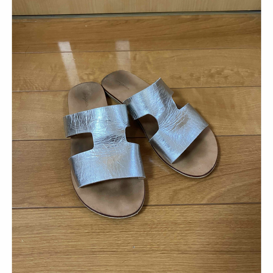 LAGOON(ラグーン)のラグーンLagoonシルバーサンダル38 25cm フラットサンダル レディースの靴/シューズ(サンダル)の商品写真