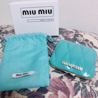 ミュウミュウ(miumiu)のmiumiuノベルティミラー新品 鏡(その他)