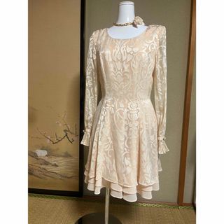 チョーカー付き　可愛いシフォンのミニドレス(ミニドレス)