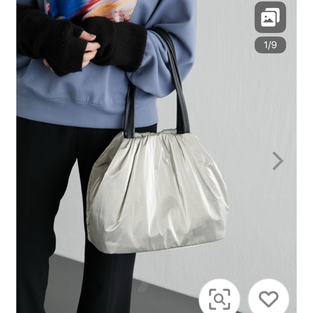 ear PAPILLONNER(イアパピヨネ)のear PAPILLONNERタックトートバッグ シルバー レディースのバッグ(トートバッグ)の商品写真