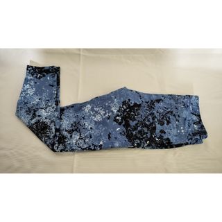 デニム風パンツ 青と黒のパターン