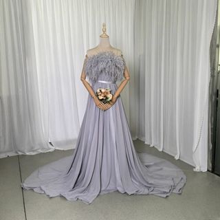 送料無料！カラードレス フェザー エレガント優雅なシルエット ノースリーブ前撮り(ウェディングドレス)