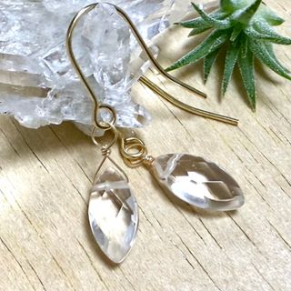 天然石（水晶「クォーツ」）マーキスカットピアス(ピアス)