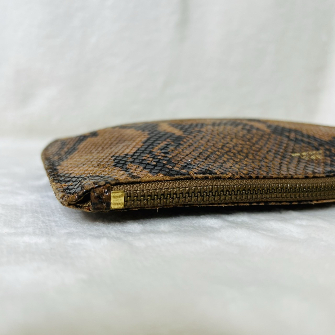 A.P.C(アーペーセー)のA.P.C  蛇柄　ミニクラッチバッグ　ポーチ　スネーク　 レディースのバッグ(クラッチバッグ)の商品写真