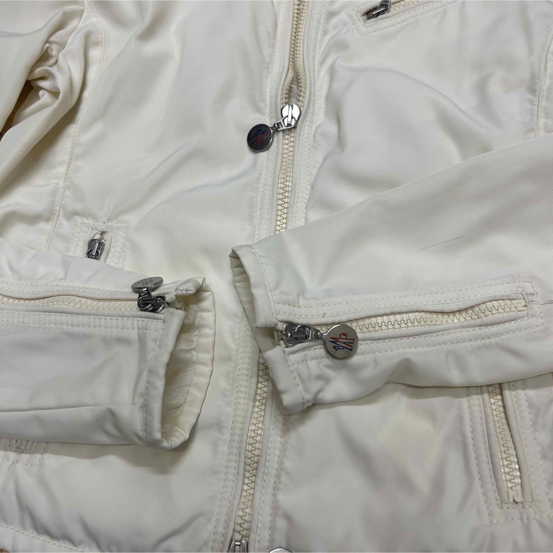 MONCLER(モンクレール)の【レア】MONCERモンクレールライダースジャケット白0 レディースのジャケット/アウター(ダウンジャケット)の商品写真