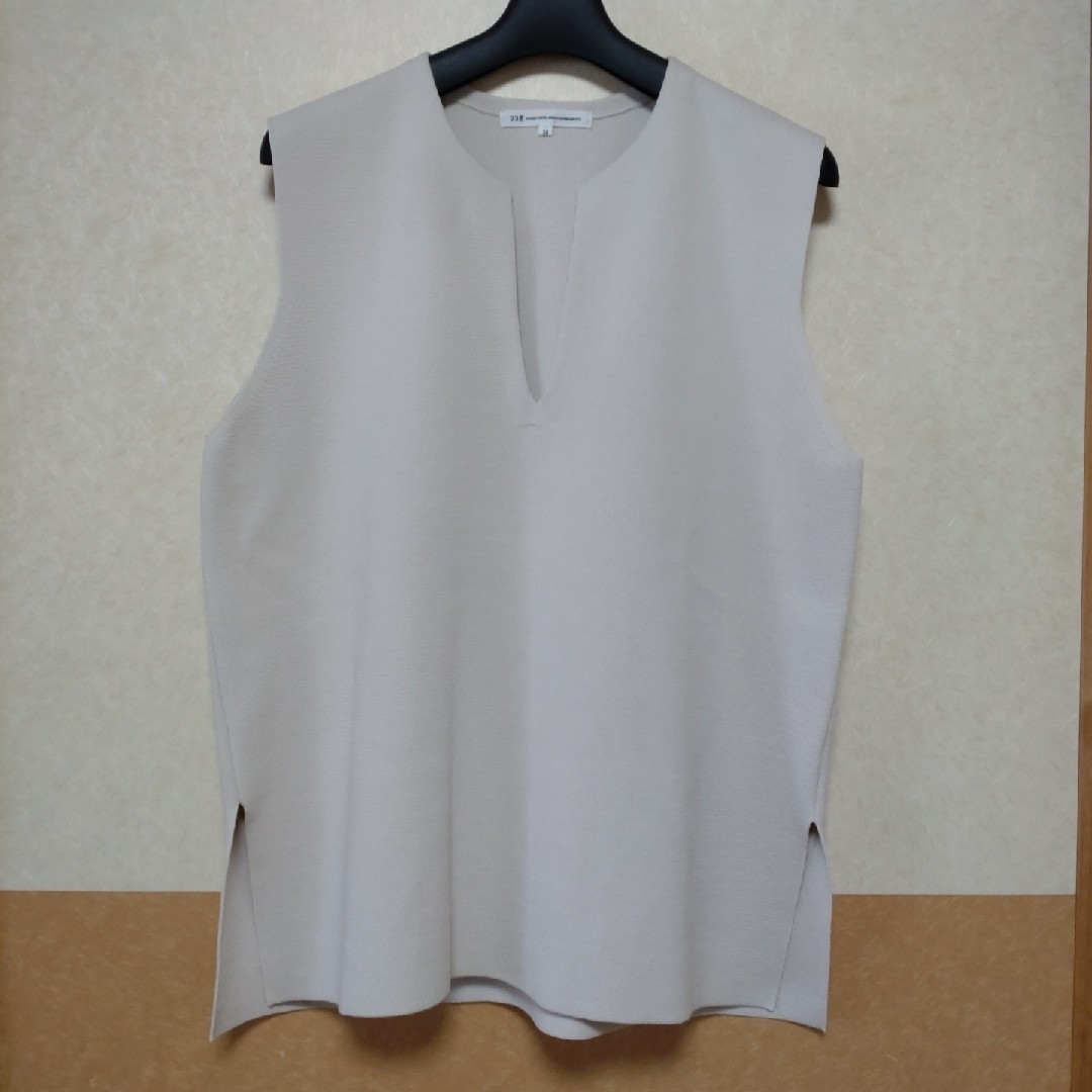 23区(ニジュウサンク)の23区 ノースリーブトップス レディースのトップス(タンクトップ)の商品写真