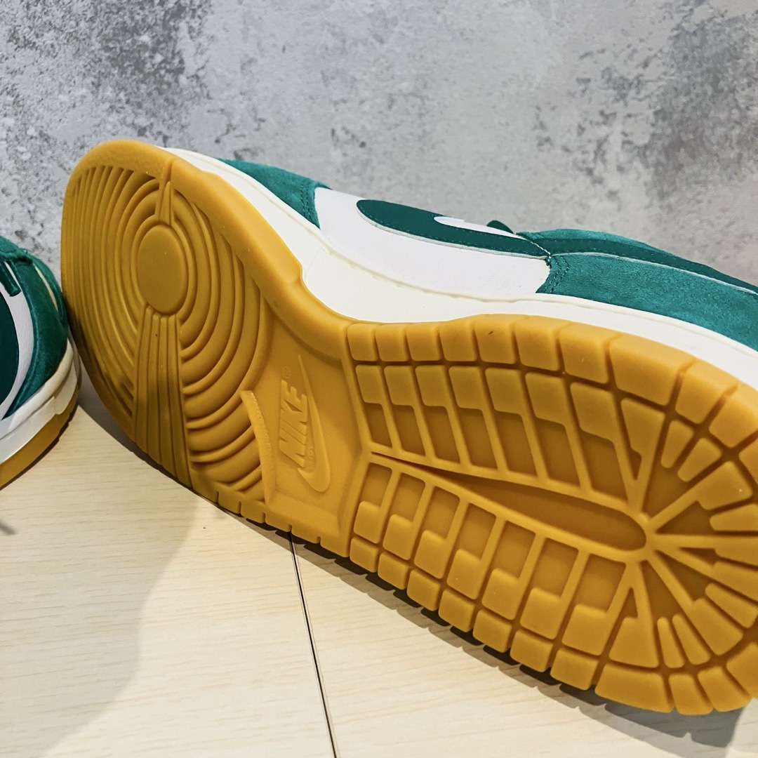 NIKE(ナイキ)の定価18,700円　新品未使用　NIKE ナイキ ダンク ロー SE マラカイト メンズの靴/シューズ(スニーカー)の商品写真