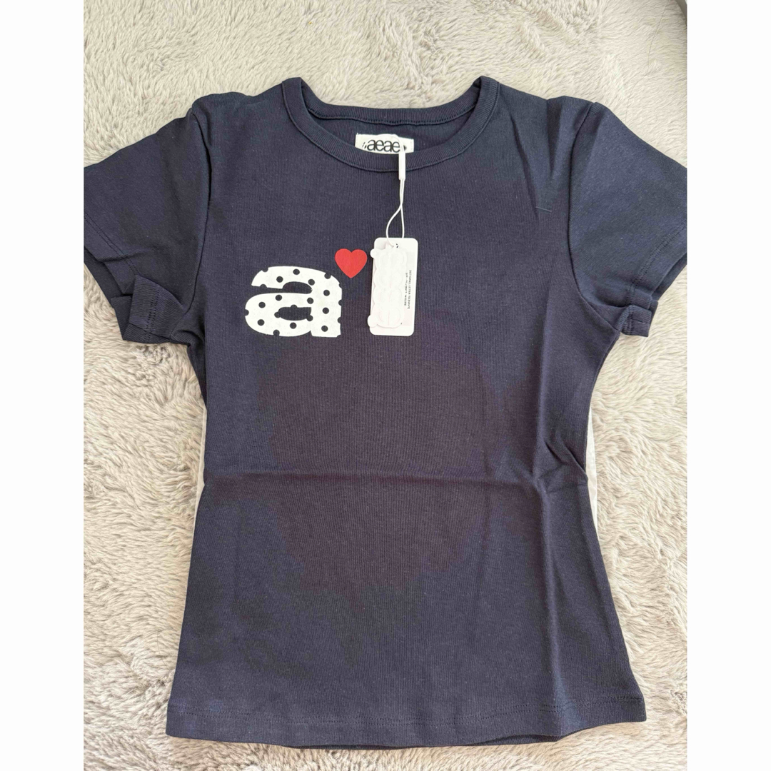 aeae ハートロゴTシャツ　ネイビー レディースのトップス(Tシャツ(半袖/袖なし))の商品写真