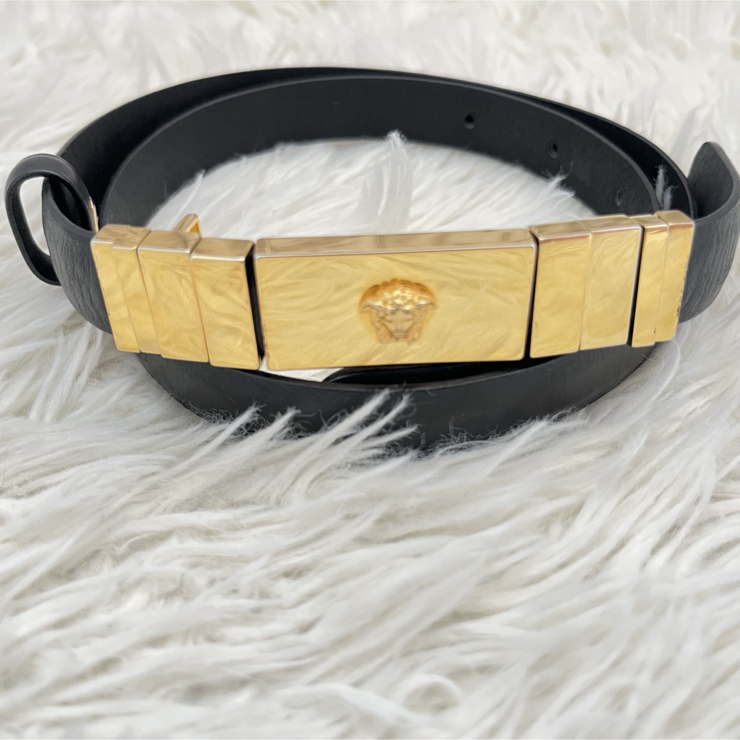 Gianni Versace(ジャンニヴェルサーチ)の正規レア ヴェルサーチ スクエア×プレート　ゴールドバックル4 メデューサロゴ レディースのファッション小物(ベルト)の商品写真