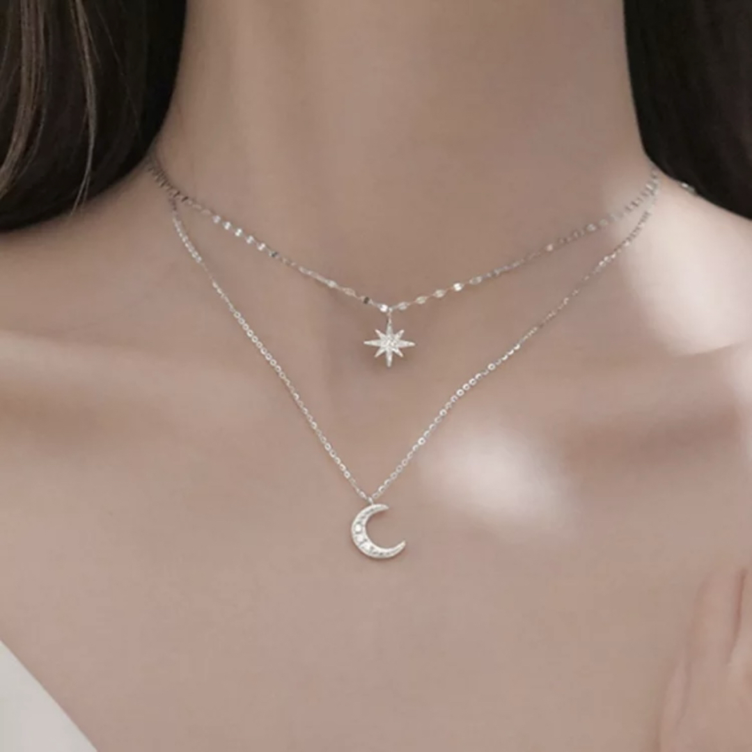 大人女子に人気！月星モチーフネックレス 高見え 華奢デザイン♪ レディースのアクセサリー(ネックレス)の商品写真