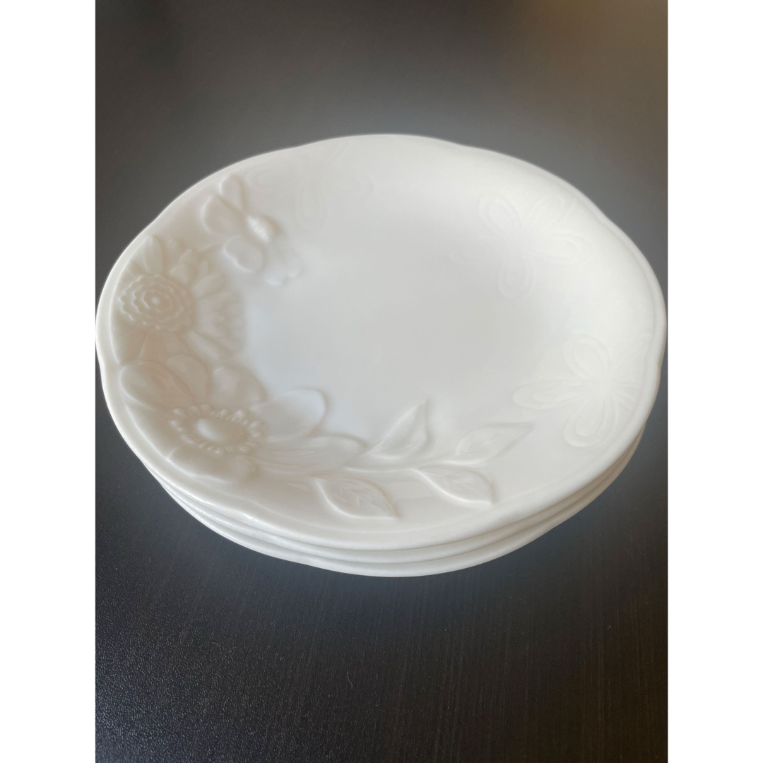 GIVENCHY(ジバンシィ)のGIVENCHY ジバンシー デイジー☆ プレート 小皿3枚セット インテリア/住まい/日用品のキッチン/食器(食器)の商品写真