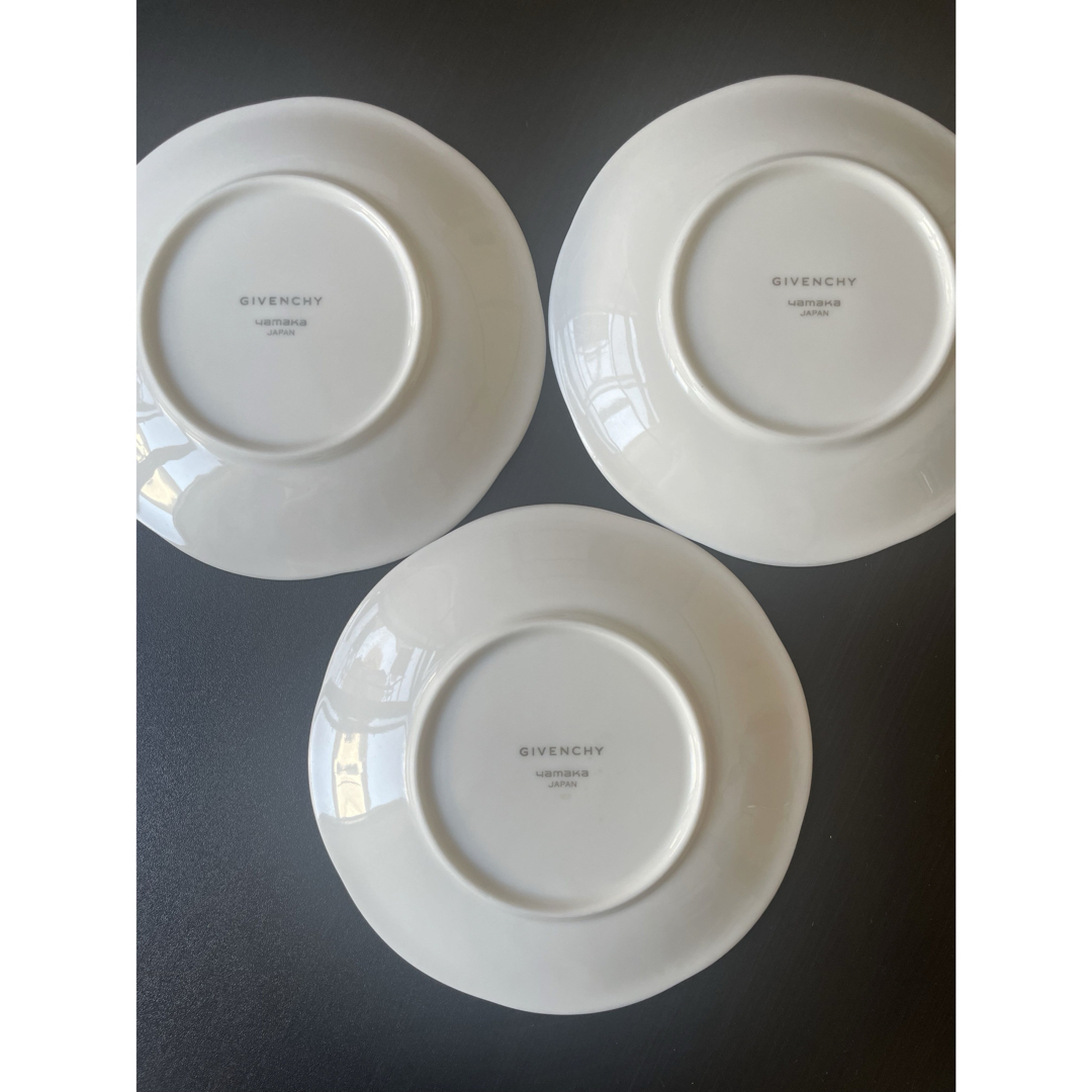 GIVENCHY(ジバンシィ)のGIVENCHY ジバンシー デイジー☆ プレート 小皿3枚セット インテリア/住まい/日用品のキッチン/食器(食器)の商品写真