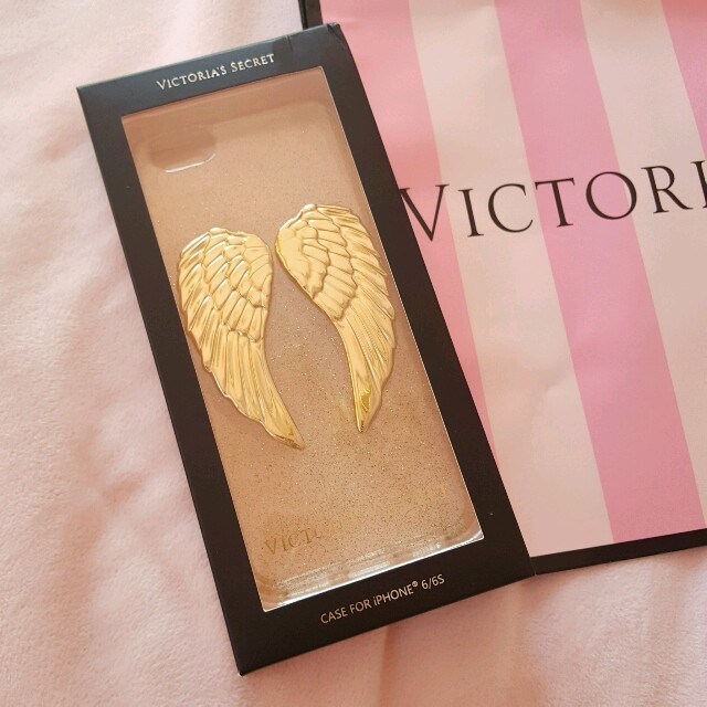 Victoria's Secret(ヴィクトリアズシークレット)のヴィクトリア☆ゴールドウィングケース スマホ/家電/カメラのスマホアクセサリー(iPhoneケース)の商品写真