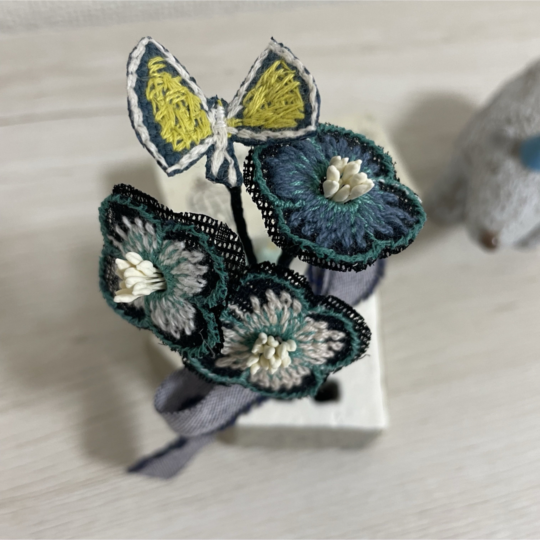 入荷中 手作りブローチ＊ミナペルホネン 小さなお花の花束ブローチ piha アクセサリー